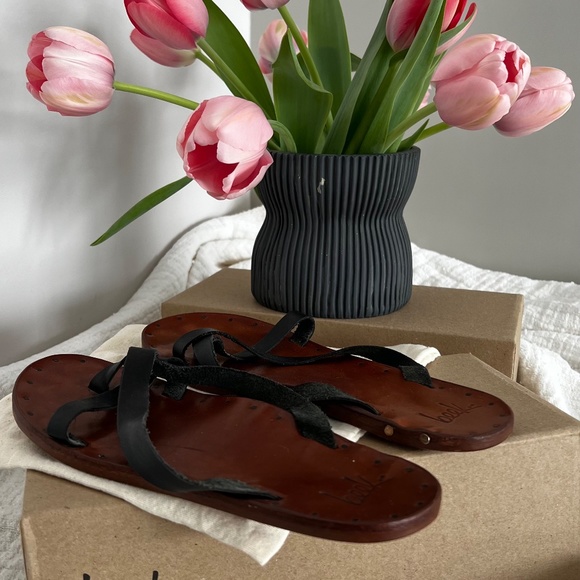 sandals - Picture 3 of 5